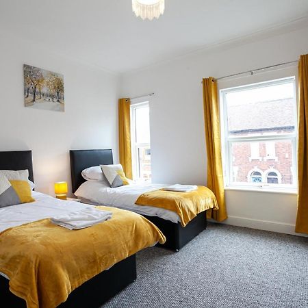 Stay Comfortable-City Centre Location- Sleeps Up To 9 Stoke-on-Trent エクステリア 写真