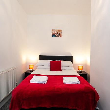 Stay Comfortable-City Centre Location- Sleeps Up To 9 Stoke-on-Trent エクステリア 写真