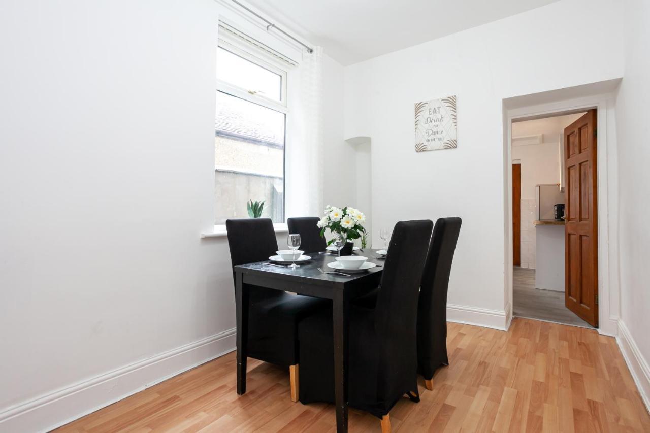 Stay Comfortable-City Centre Location- Sleeps Up To 9 Stoke-on-Trent エクステリア 写真