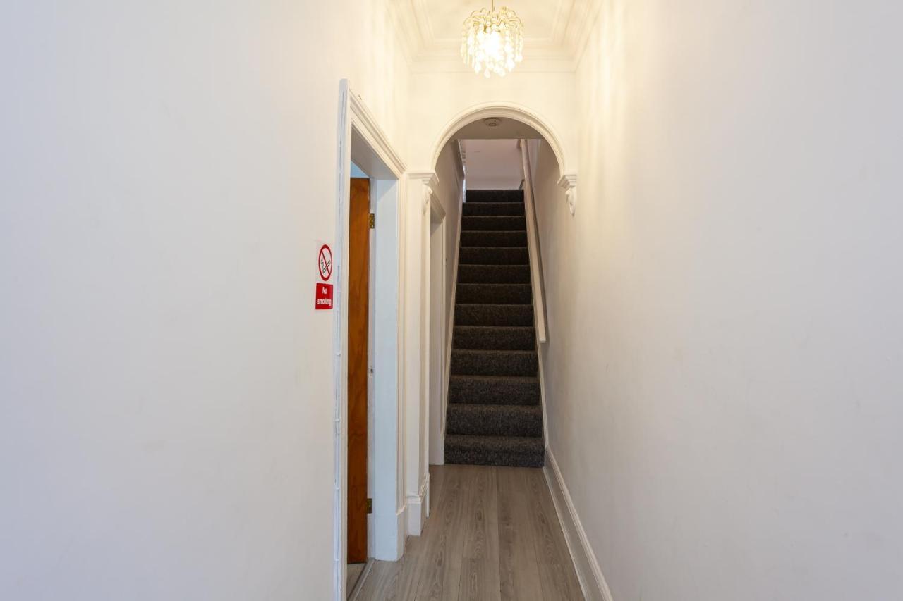 Stay Comfortable-City Centre Location- Sleeps Up To 9 Stoke-on-Trent エクステリア 写真