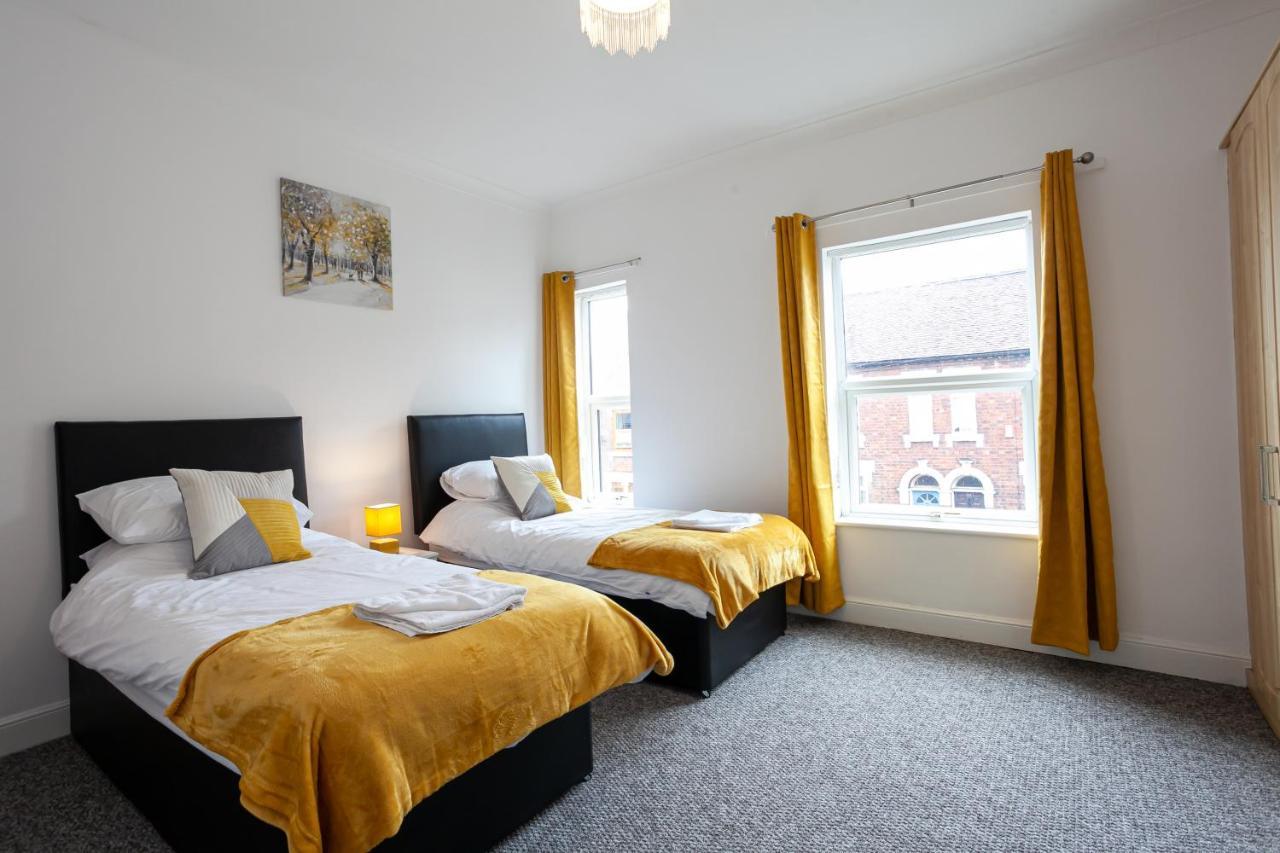 Stay Comfortable-City Centre Location- Sleeps Up To 9 Stoke-on-Trent エクステリア 写真
