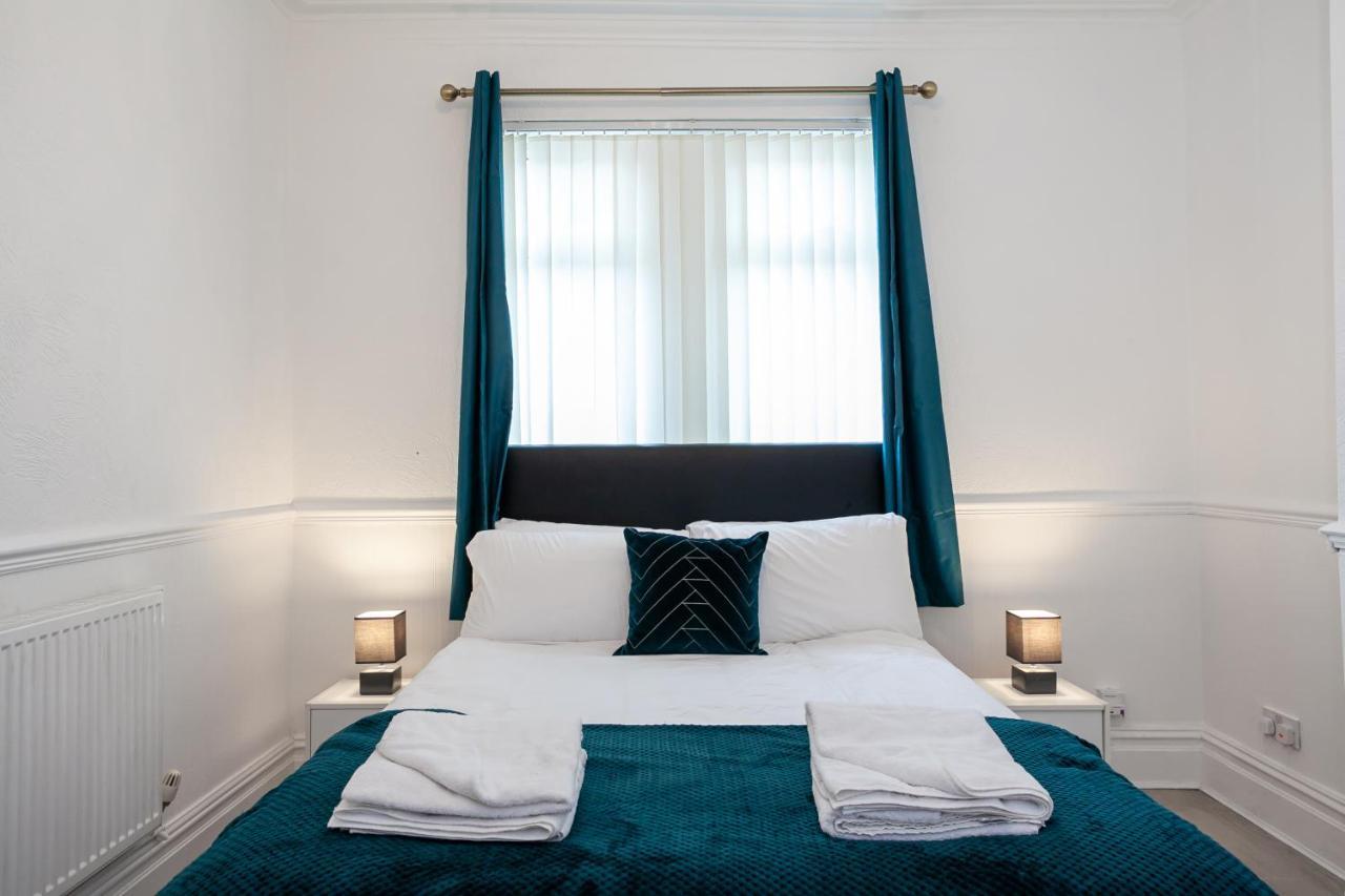Stay Comfortable-City Centre Location- Sleeps Up To 9 Stoke-on-Trent エクステリア 写真
