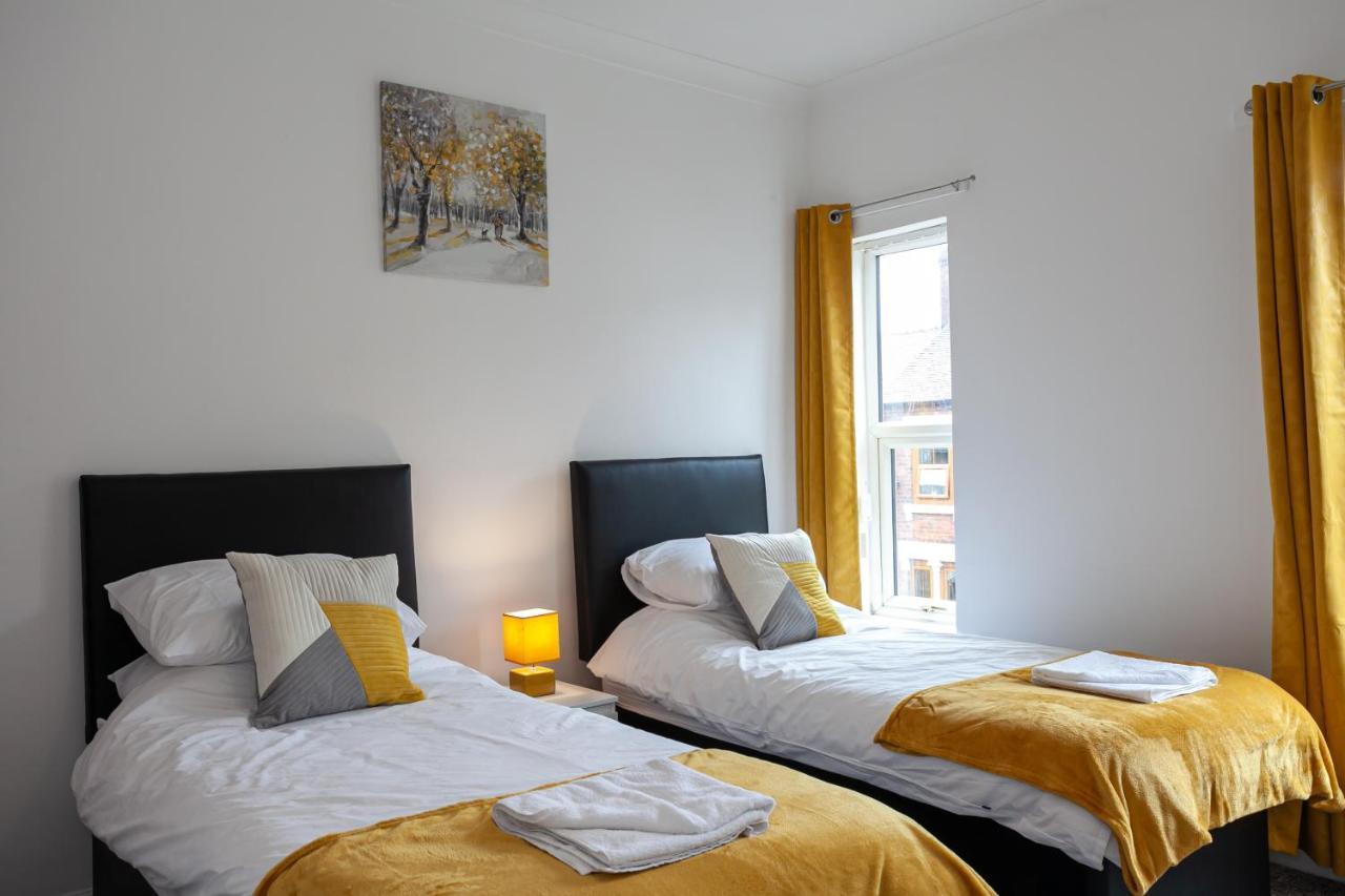 Stay Comfortable-City Centre Location- Sleeps Up To 9 Stoke-on-Trent エクステリア 写真