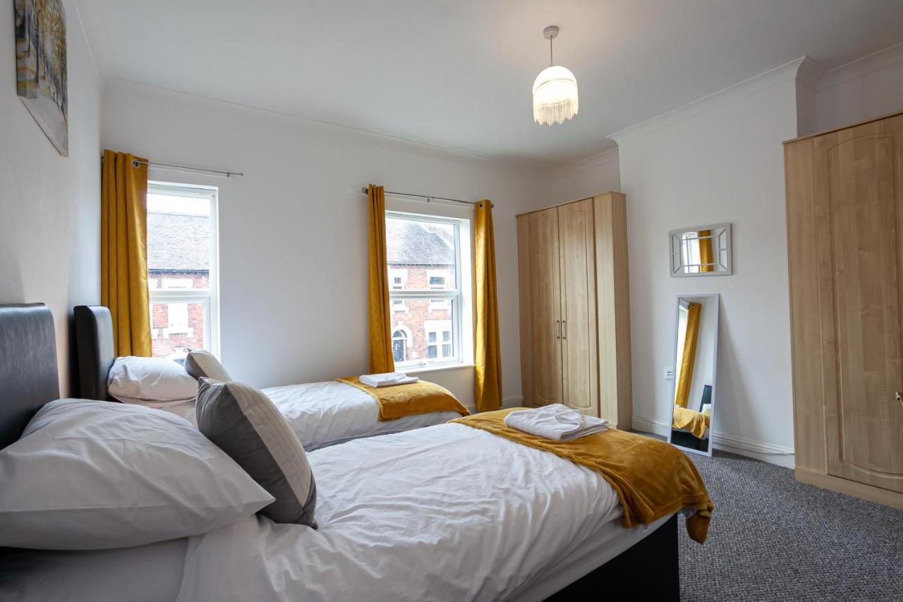 Stay Comfortable-City Centre Location- Sleeps Up To 9 Stoke-on-Trent エクステリア 写真