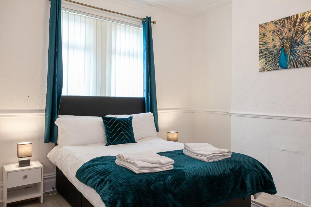 Stay Comfortable-City Centre Location- Sleeps Up To 9 Stoke-on-Trent エクステリア 写真