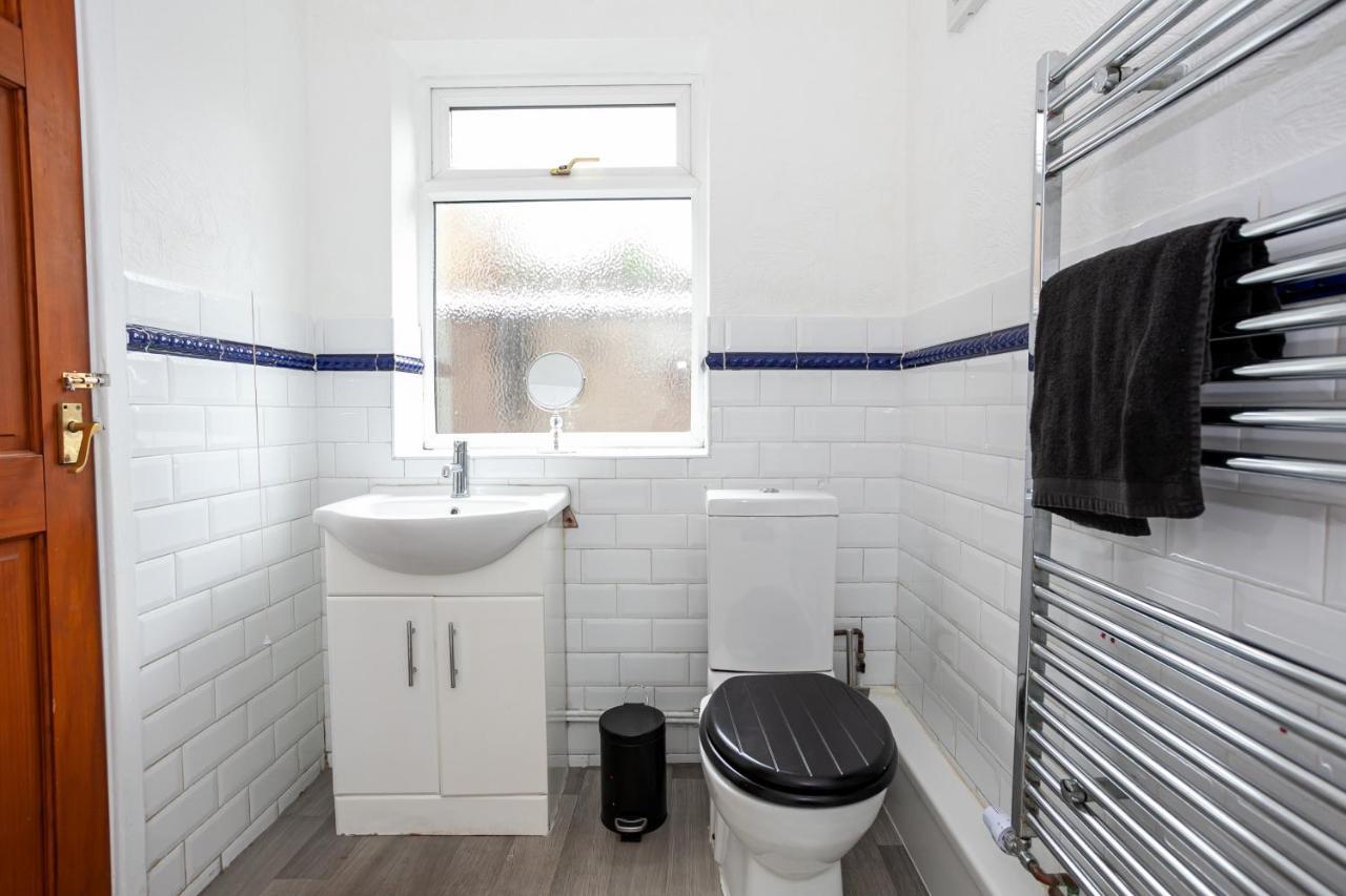 Stay Comfortable-City Centre Location- Sleeps Up To 9 Stoke-on-Trent エクステリア 写真