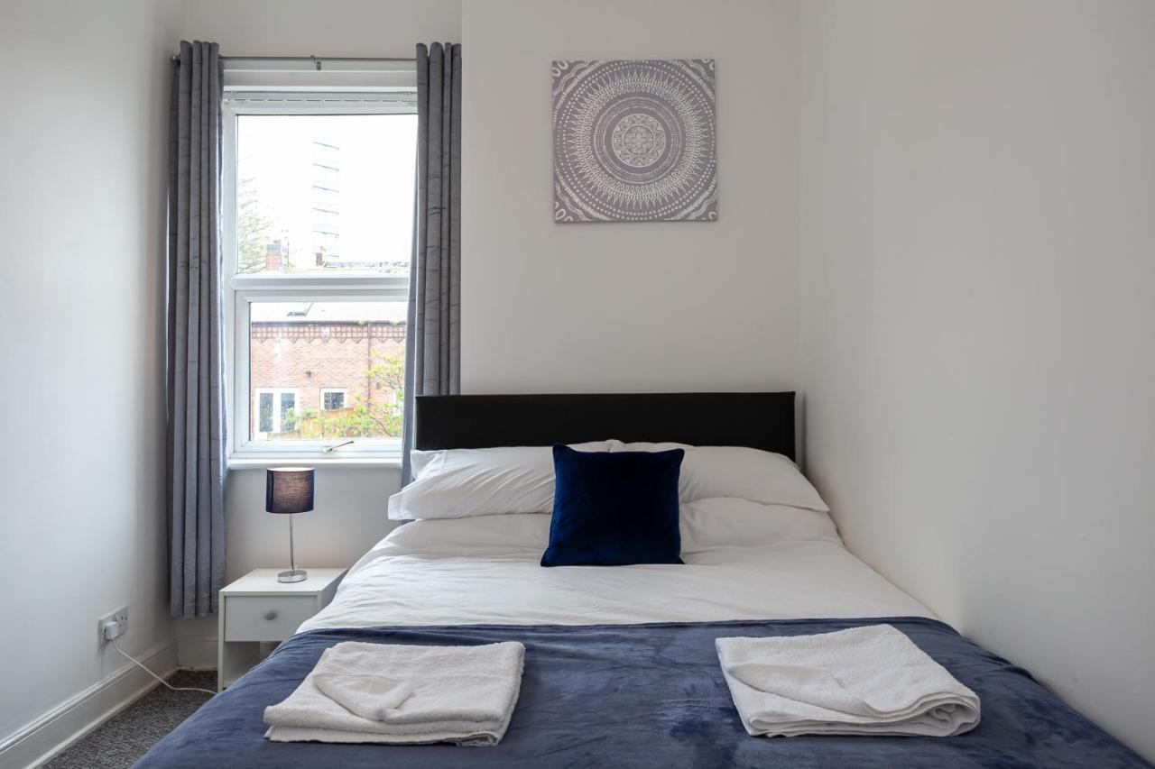 Stay Comfortable-City Centre Location- Sleeps Up To 9 Stoke-on-Trent エクステリア 写真