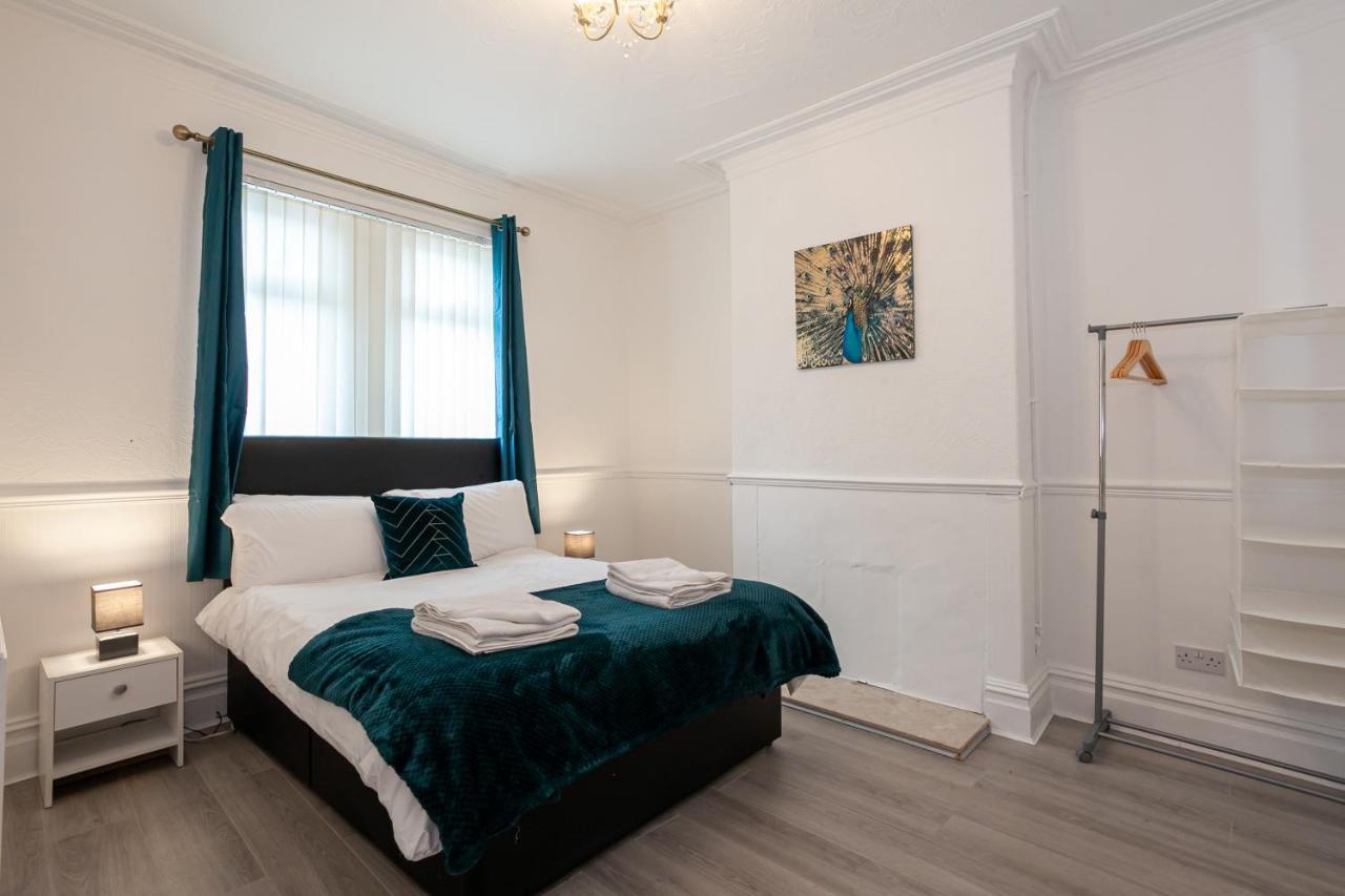 Stay Comfortable-City Centre Location- Sleeps Up To 9 Stoke-on-Trent エクステリア 写真
