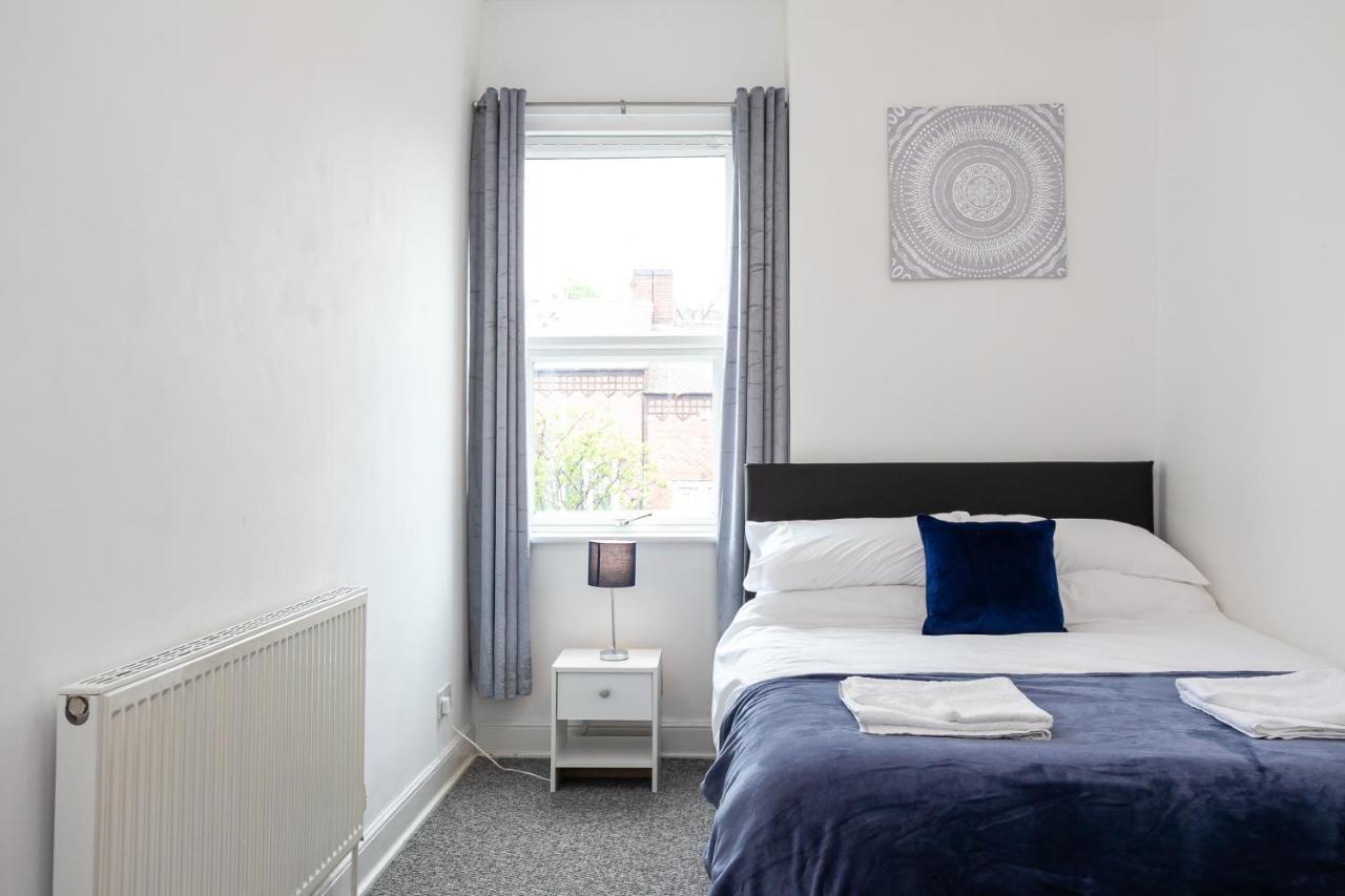 Stay Comfortable-City Centre Location- Sleeps Up To 9 Stoke-on-Trent エクステリア 写真
