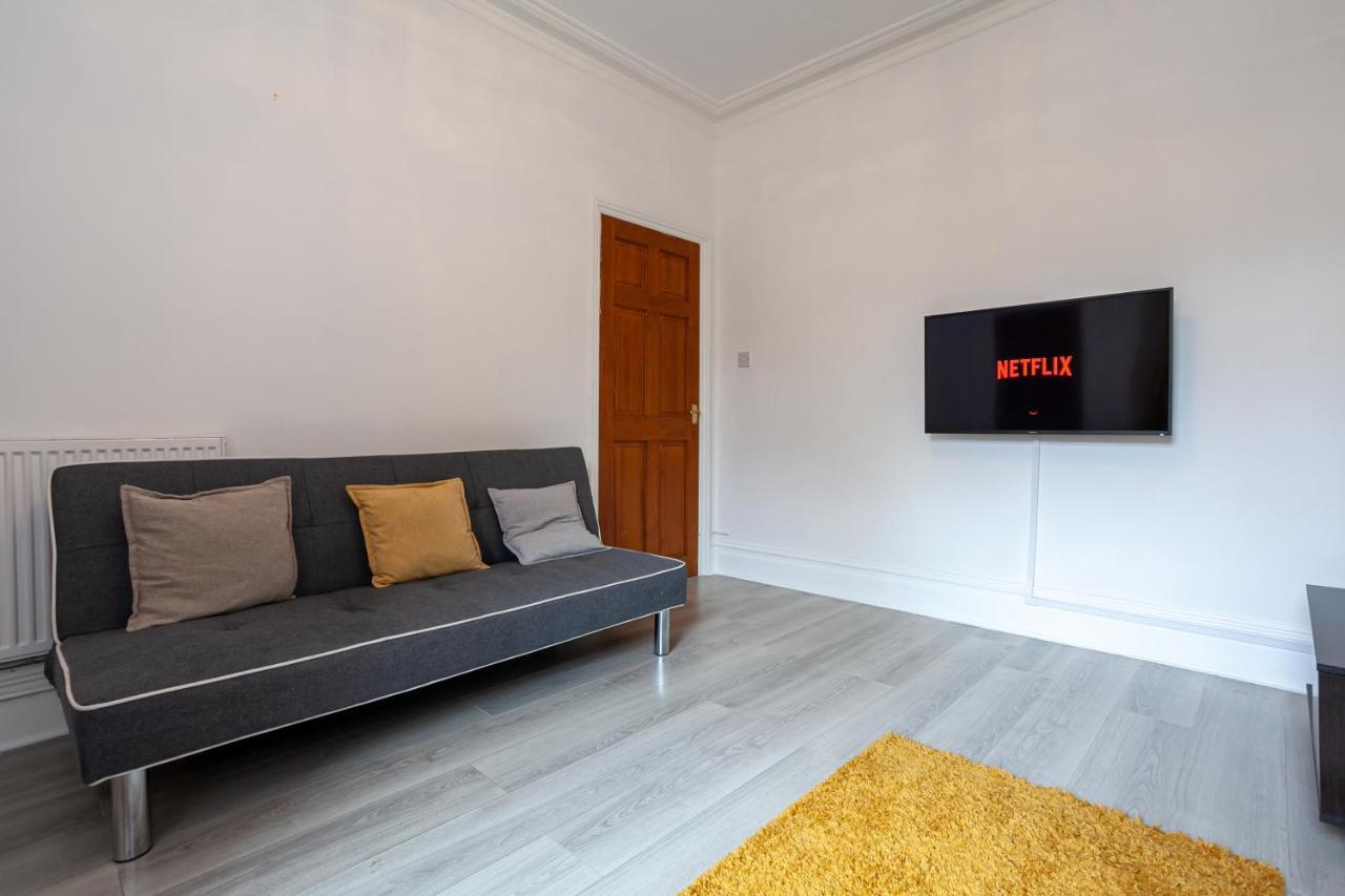 Stay Comfortable-City Centre Location- Sleeps Up To 9 Stoke-on-Trent エクステリア 写真