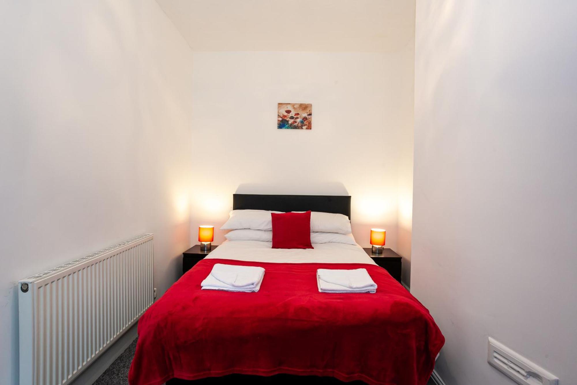 Stay Comfortable-City Centre Location- Sleeps Up To 9 Stoke-on-Trent エクステリア 写真